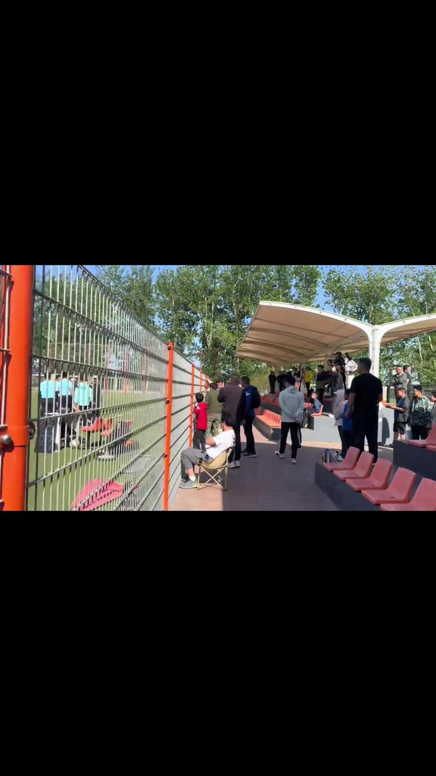 绿城和山东青训，家长大骂“全家XX”，而青训教练想动粗