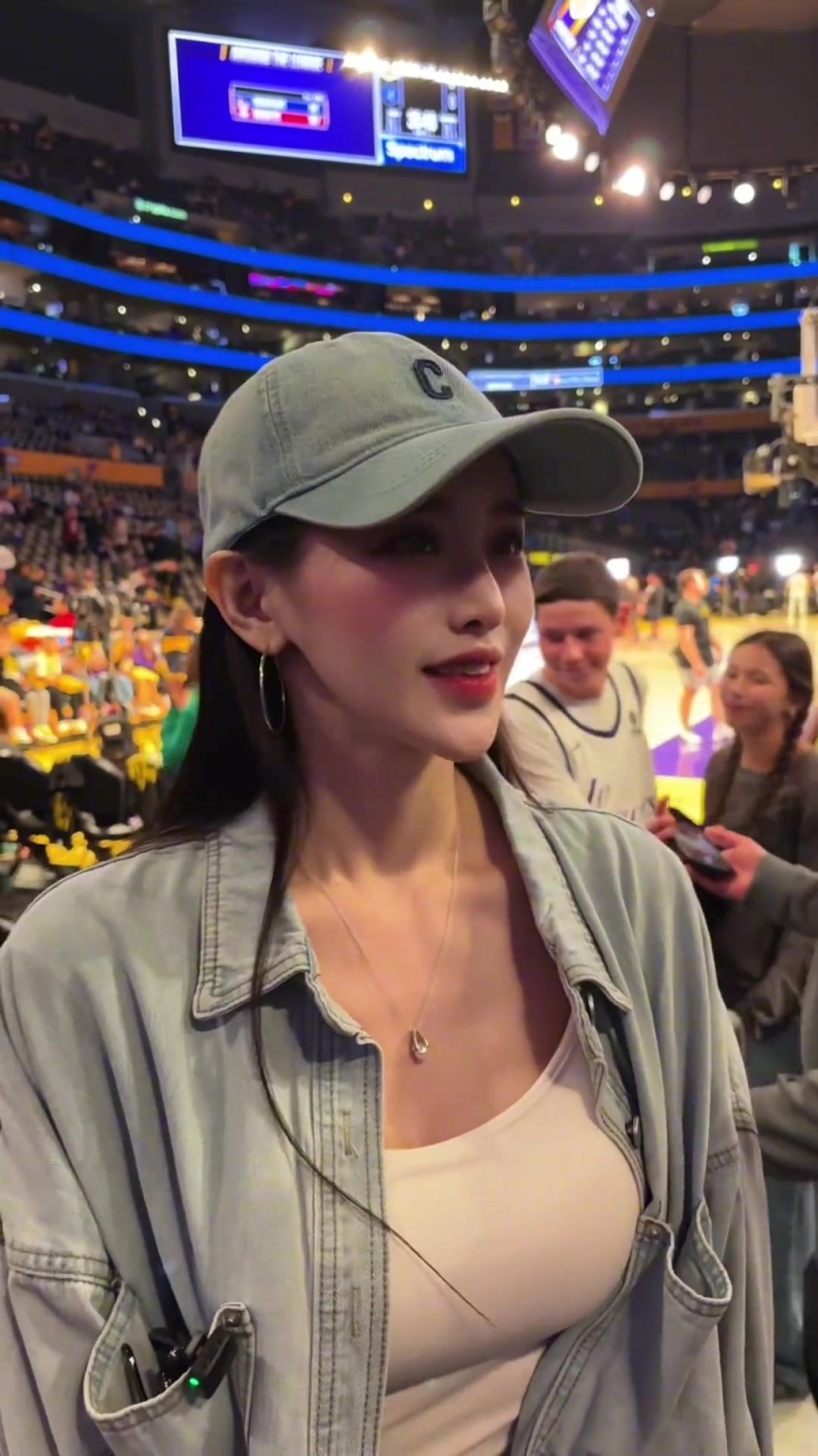 湖人主場的寶島美女球迷，有夠水靈哦~