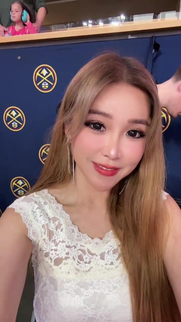 窒息！周玲安晒现场视频 魔鬼主场2万名球迷舞毛巾！