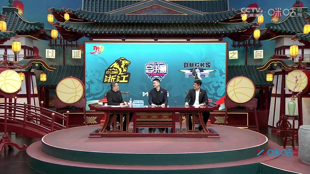 楊鳴做客咪咕并調(diào)侃：最強(qiáng)的已經(jīng)在決賽舞臺上了，稍微差點(diǎn)意思的都來這解說了