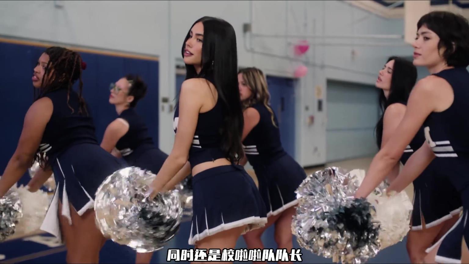 哈利伯頓女友瓊斯，以前也是啦啦隊隊長身材相當好