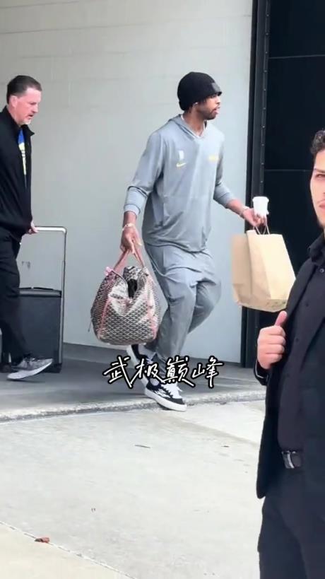 庫巴最強幫手～勇士首發三巨頭乘坐大巴回酒店 ...