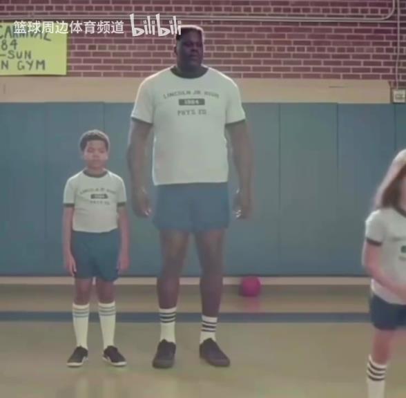 這喜劇天賦簡直了！名場面：奧尼爾冒充小學生重返校園！