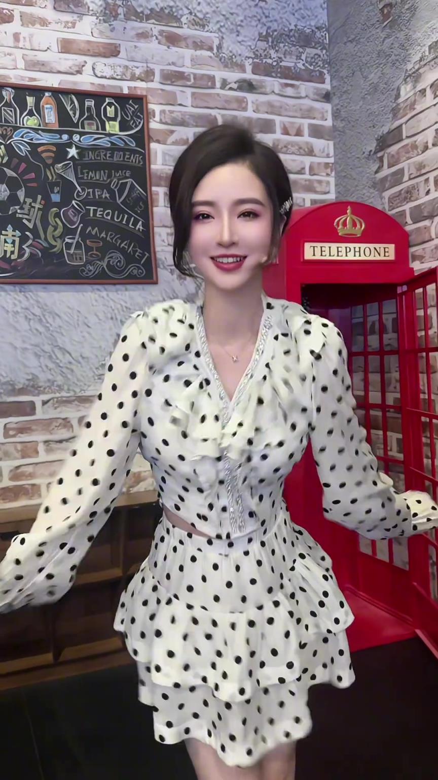 美女主播郭小仙兒：沒(méi)有贊的話(huà)，就再也不搖了！