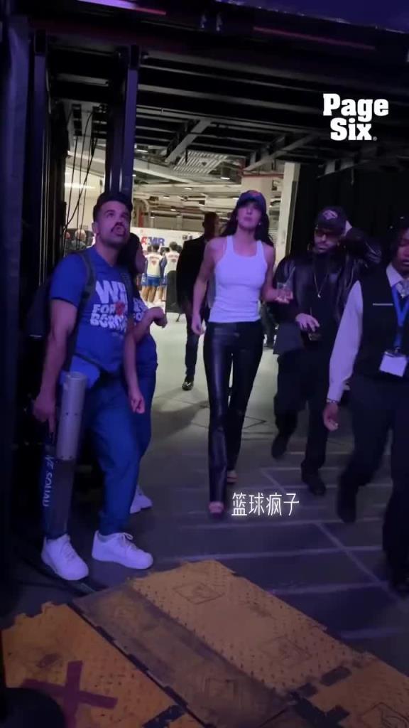 肯豆跟凯利今天都到现场观战尼克斯跟凯尔特人的比赛！