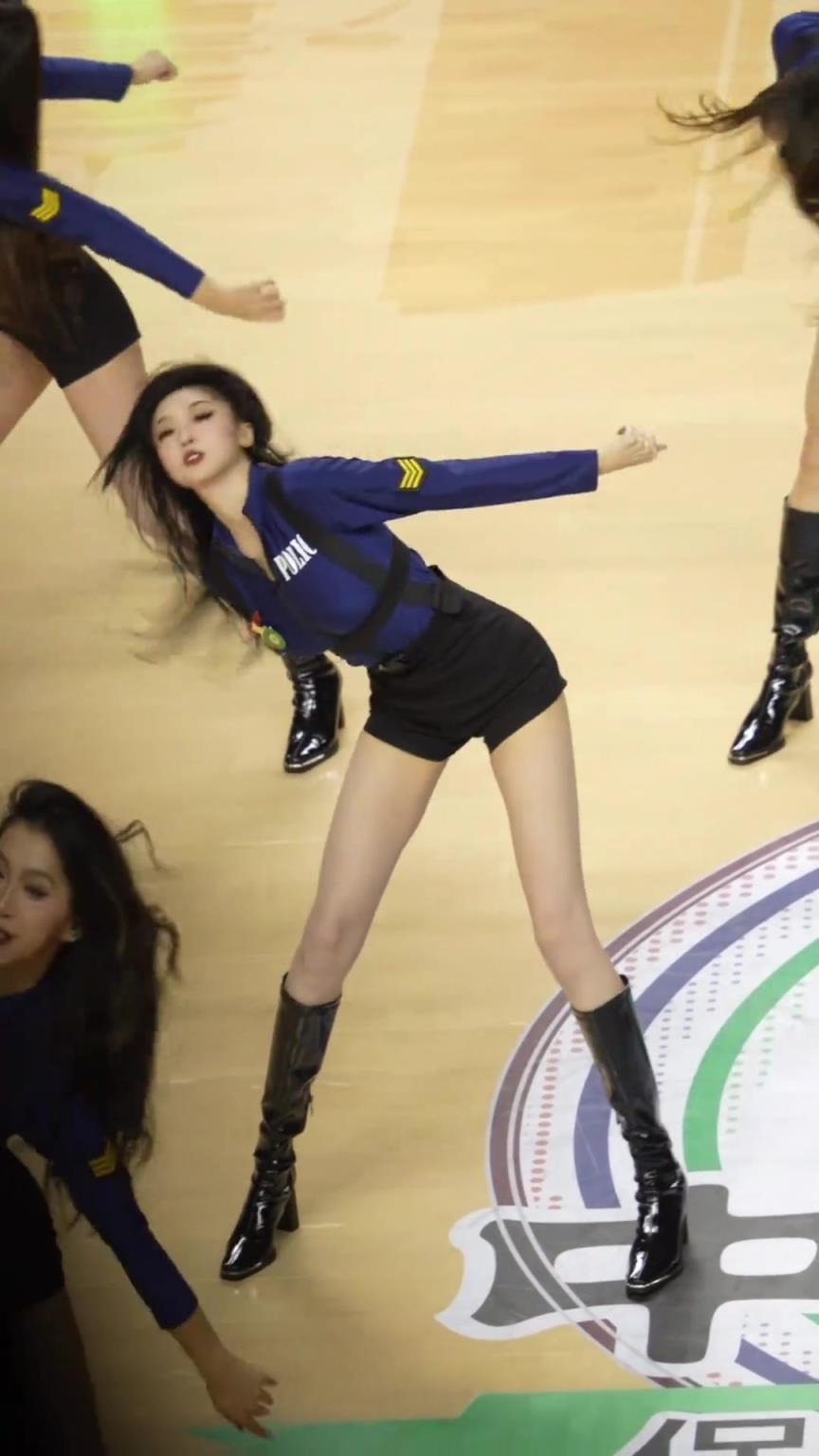 這身材絕了！幾乎是完美女人！
