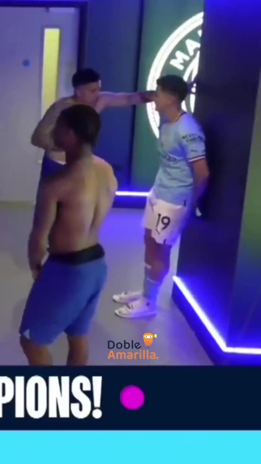 校霸是吧！恩佐和小蜘蛛这一幕像极了校霸“壁咚”好学生！