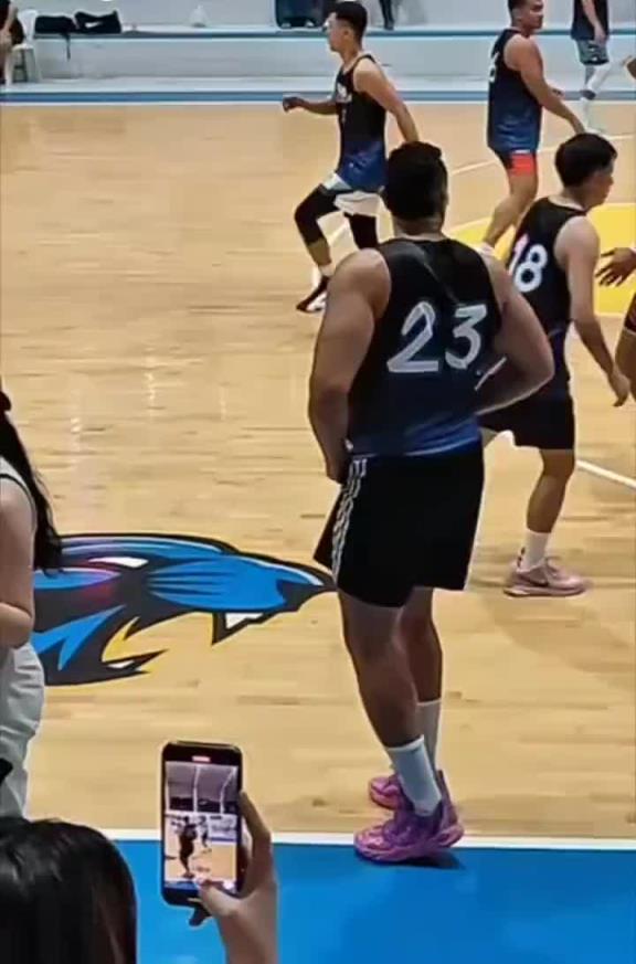 你說好好的鉛球不打來打籃球做什么