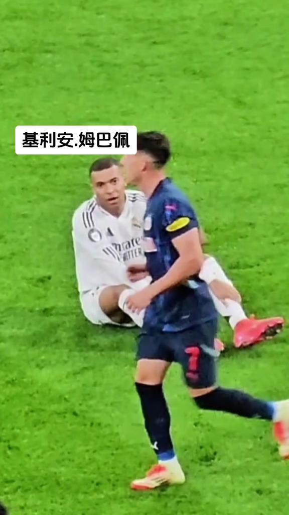 姆巴佩这脾气是真好！这球换个人，可能早就急眼了吧！