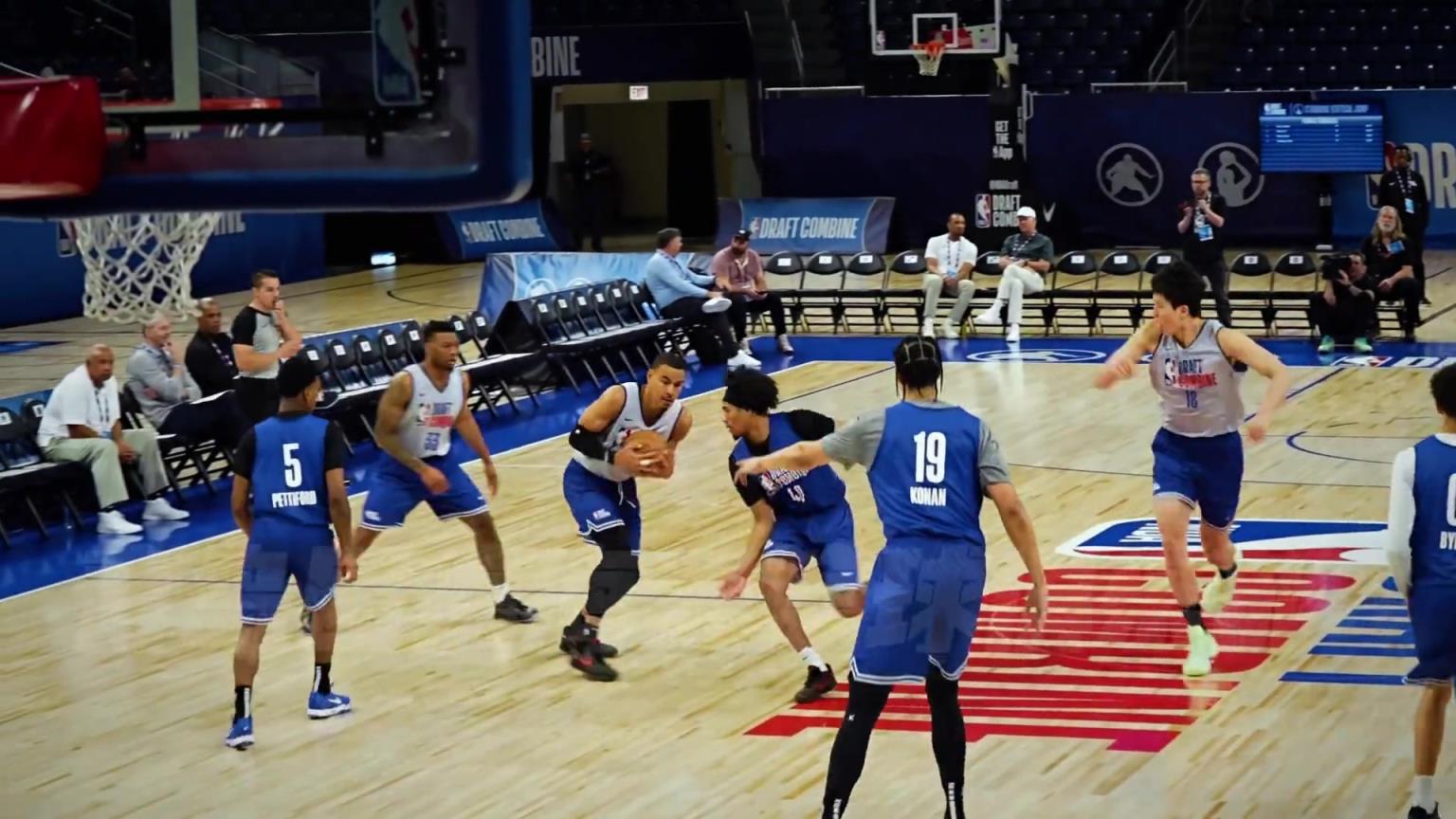这大局观可以！小杨化身NBA联合试训的球场指挥官