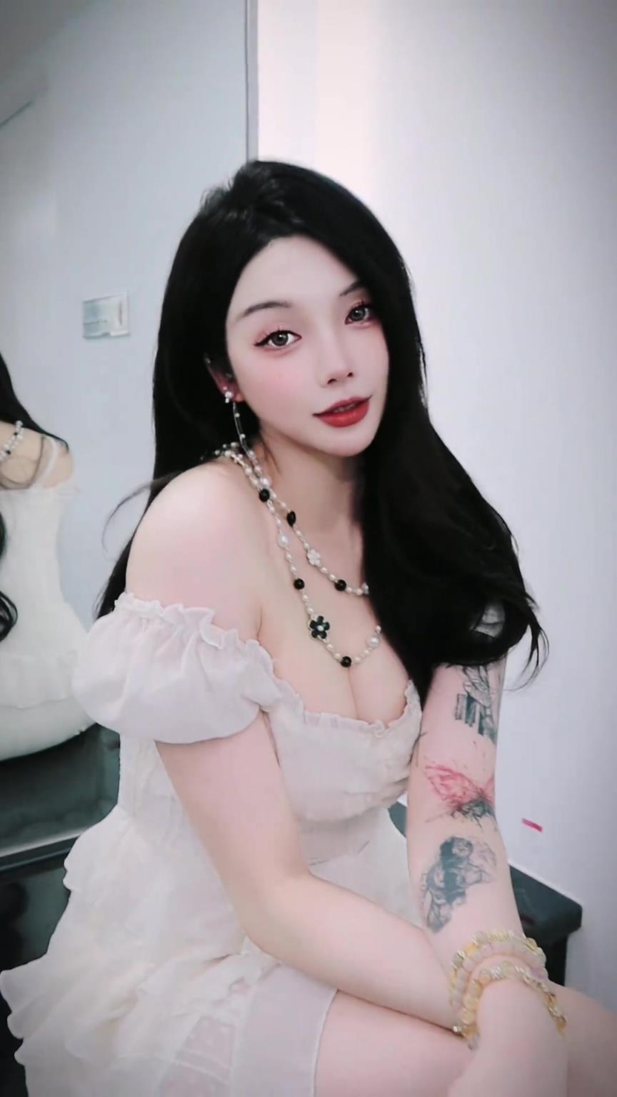 也是大体格子啊！美女主播小太阳：喜欢坏女人是吧 那我本色出演