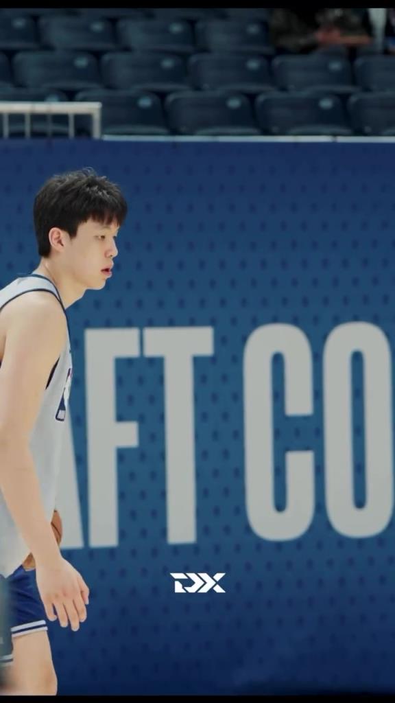 选秀专家剪辑了杨瀚森联合试训比赛高光集锦 并给与的极高评价！