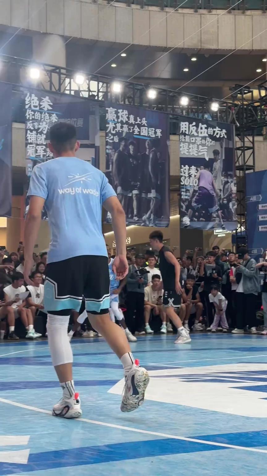 拉塞尔：别说NBA了，我铁起来，连野球场都不放过