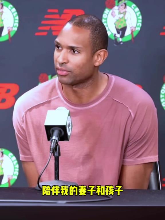 退役还是留队？霍福德：现在谈这个还为时尚早，我先陪陪老婆孩子