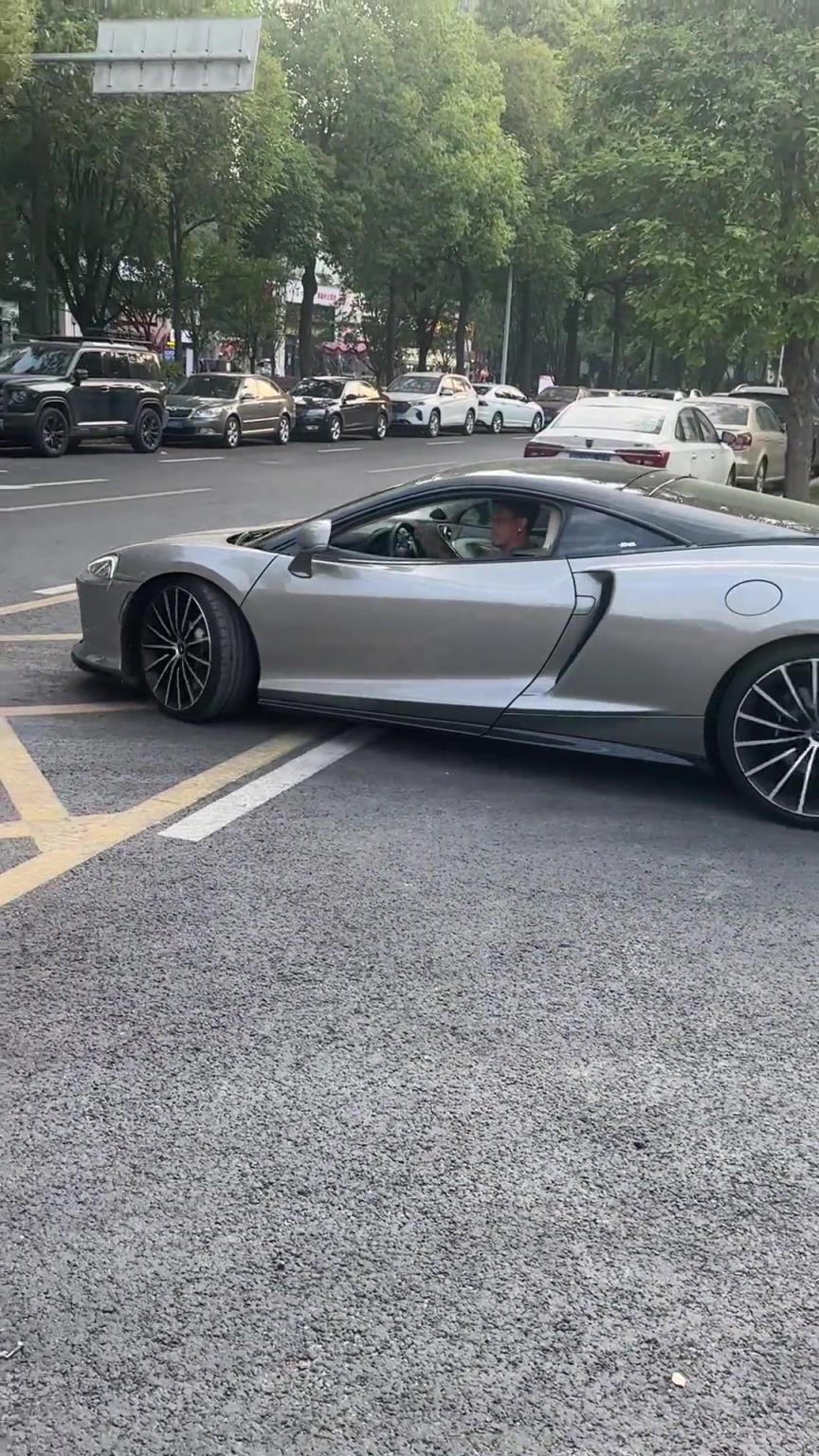 赶上了金元时代的球员，买提江和他的迈凯伦GT