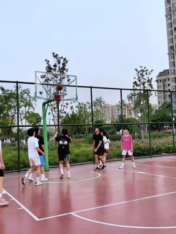 跟這樣的女孩子一起打球需要注意些什么？
