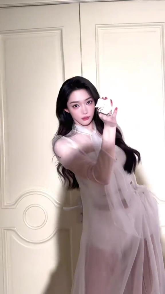 美美噠！美女主播婧雯的變裝視頻：人生小滿勝完全