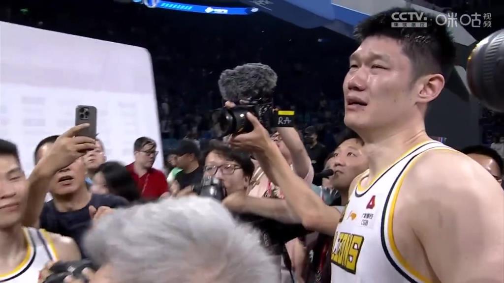 情緒在此刻完全釋放！廣廈奪得隊(duì)史首冠，胡金秋賽后喜極而泣！