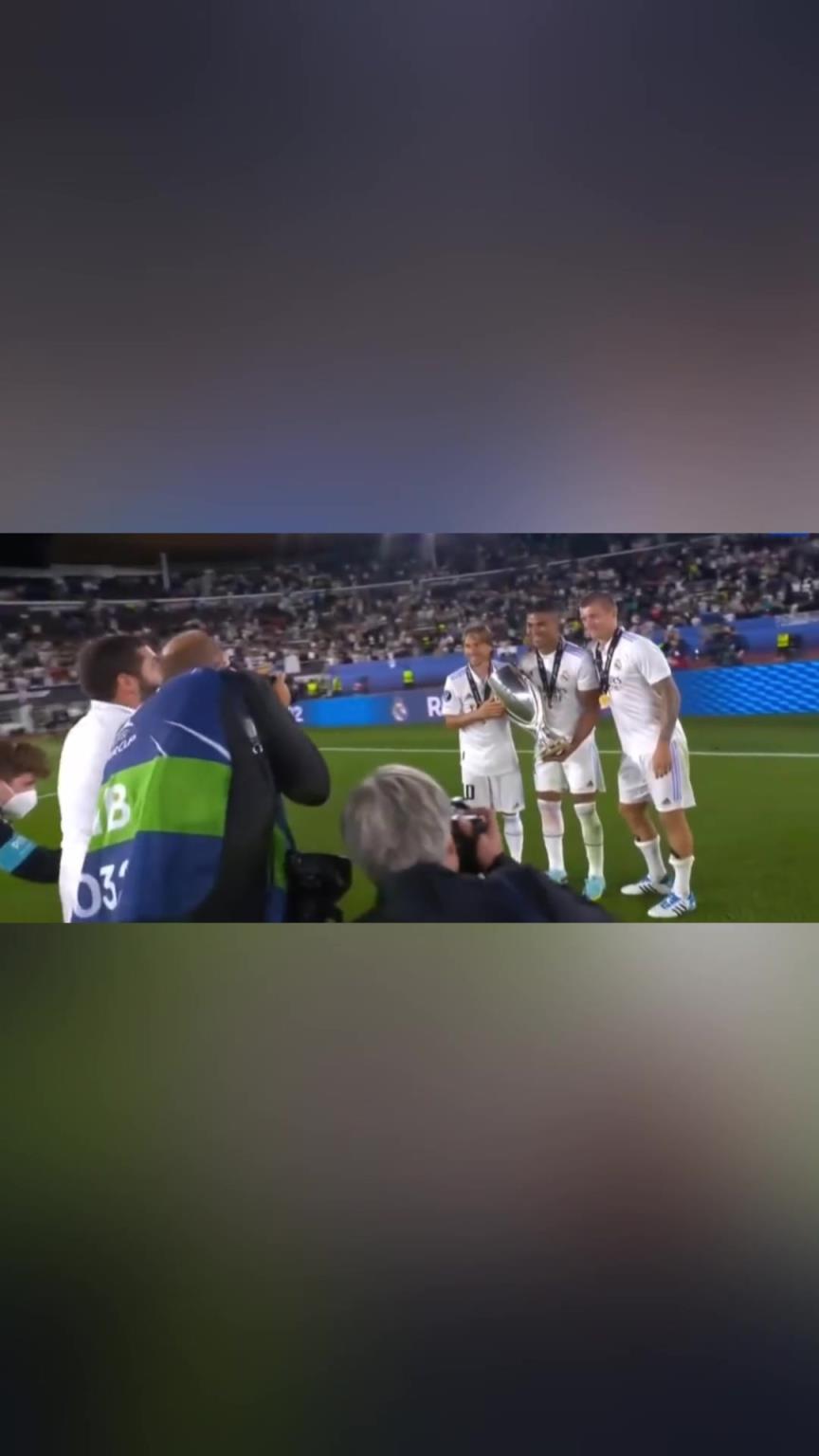 缔造五欧冠伟业！当年皇马夺的欧冠典礼中场合影！