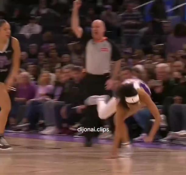女生打起架来也是非常狠！现在的WNBA，冲突争议镜头越来越多
