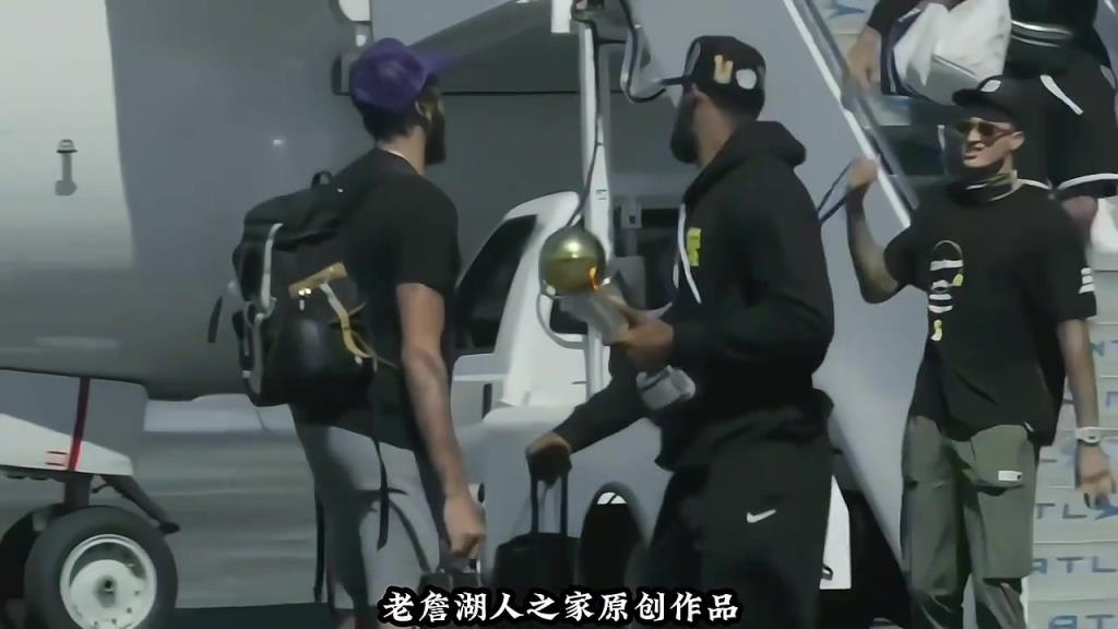 就像我们的青春一样一去不复回了！现在回看湖人夺冠已经回不去了