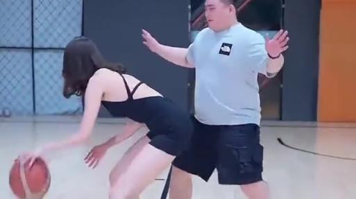在線等急！大哥不知道怎么防美女背打?