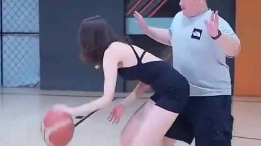 不懂就問：面對女孩子的背打，你該如何防守？？