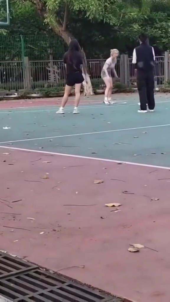 上來就背打女生的男人，真的活該沒有女朋友啊