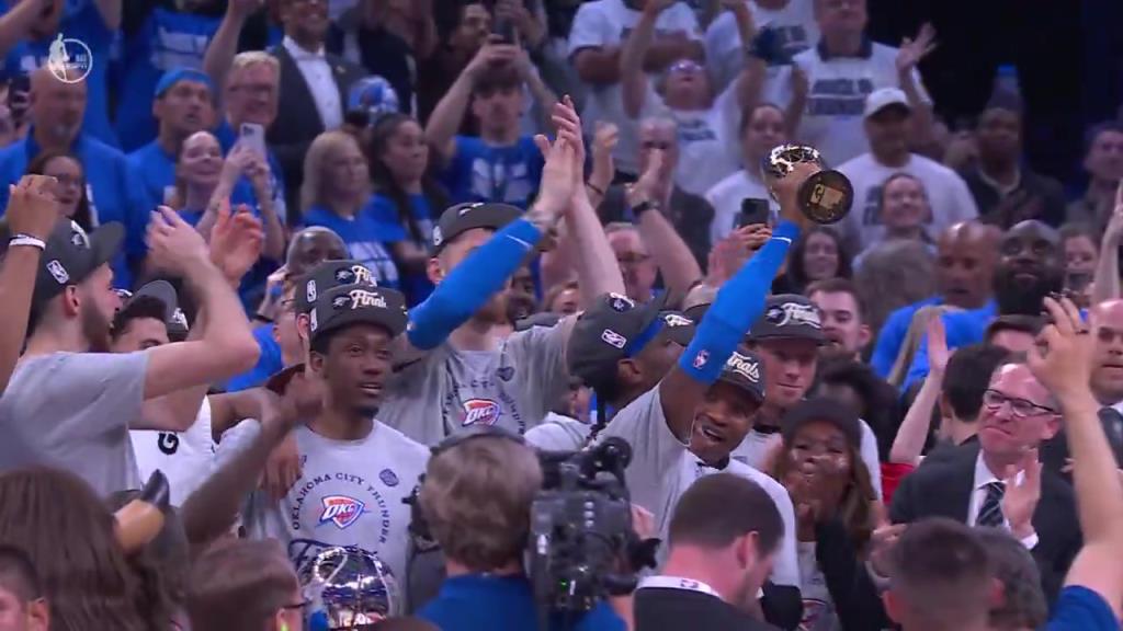 新晋雷神⚡SGA荣获西决MVP，雷霆主场球迷高呼MVP！！！