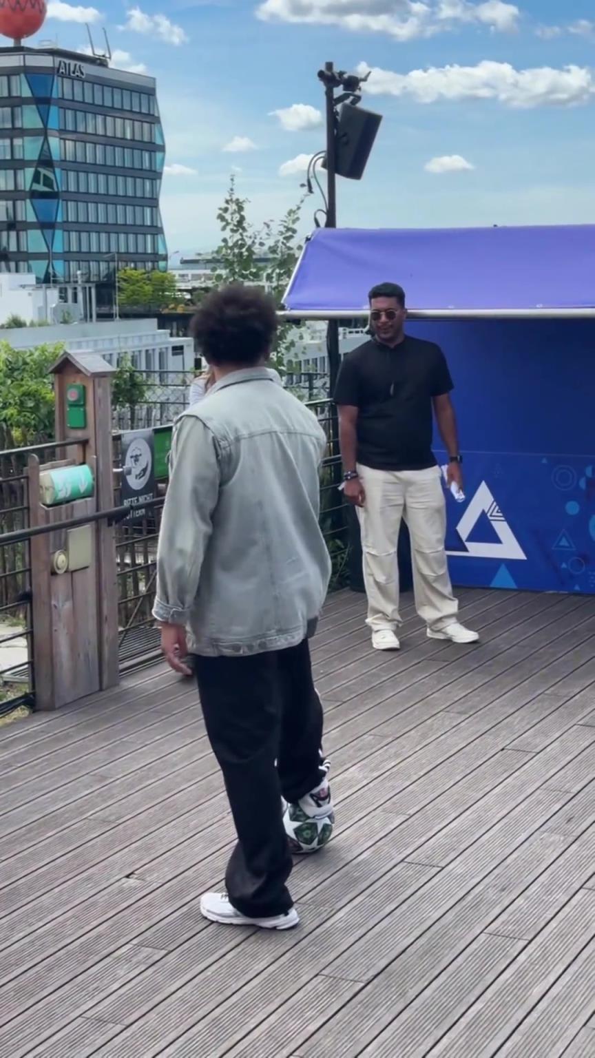 馬塞洛究竟怎么停球的這可是在硬地板上啊，比草地難度大多了