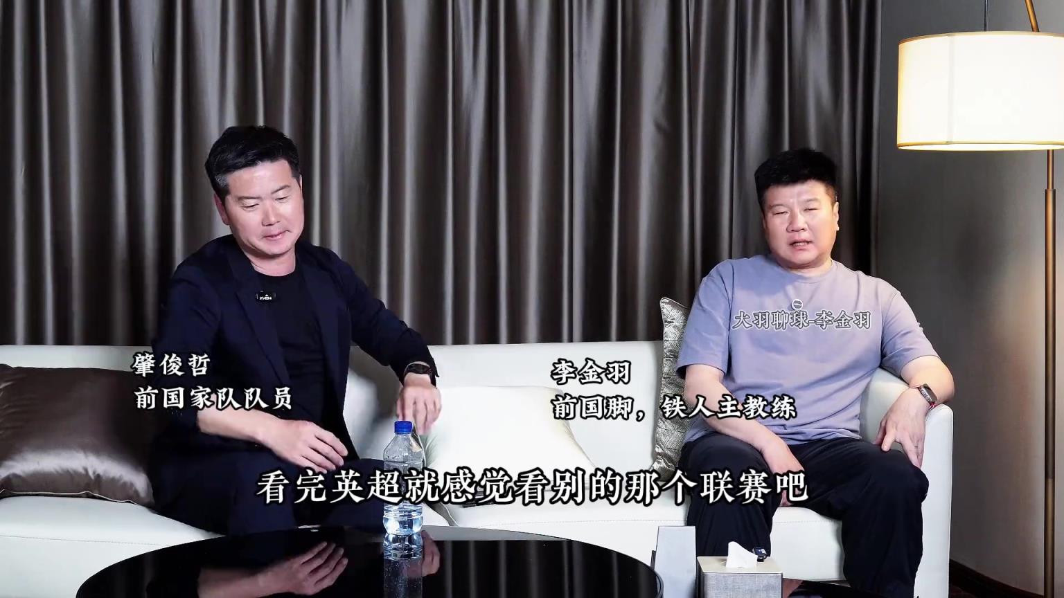 整兩口！聽李金羽的口音，感覺像沈陽拎著啤酒瓶聊天的下崗職工