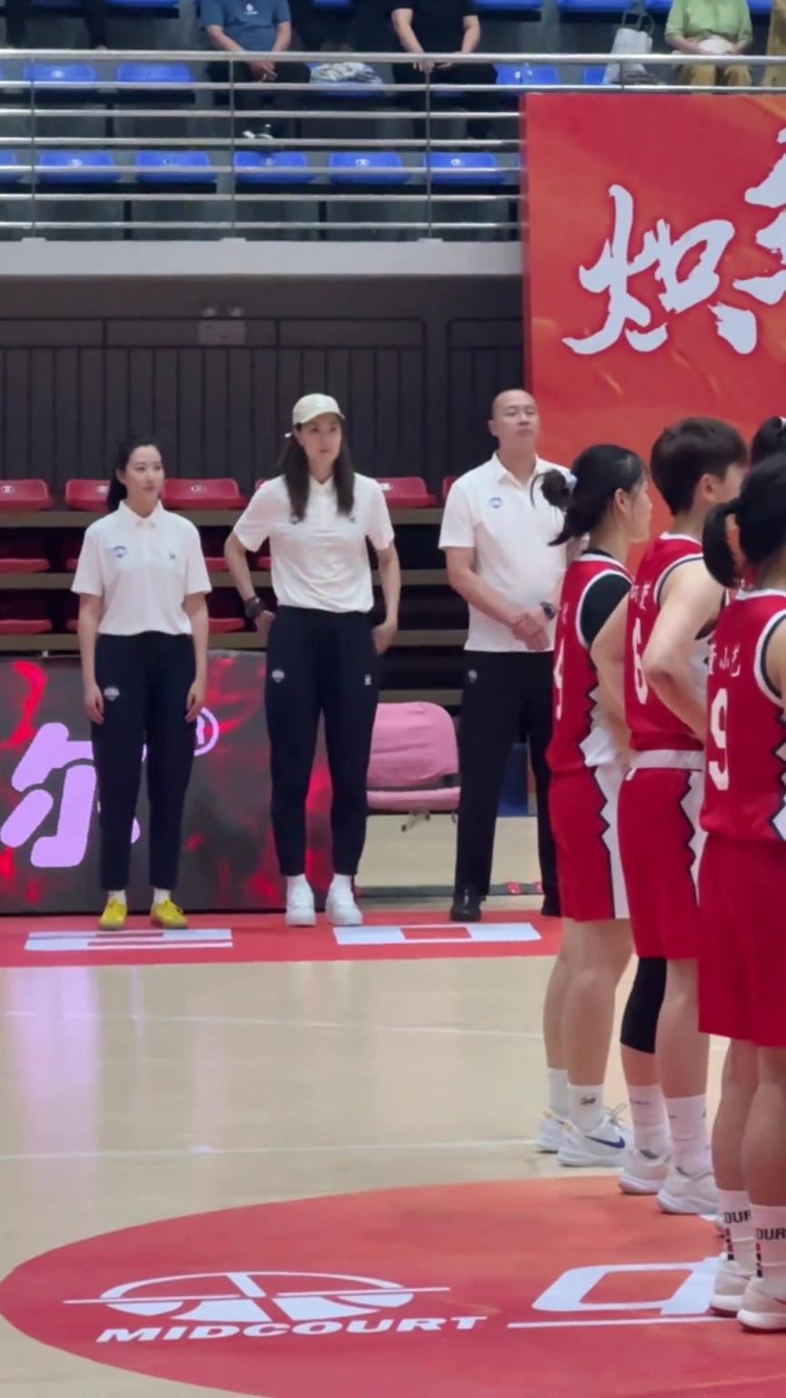 SCBA ，孙梦然首次拿起教鞭，带领北京大学女篮斩获季军...