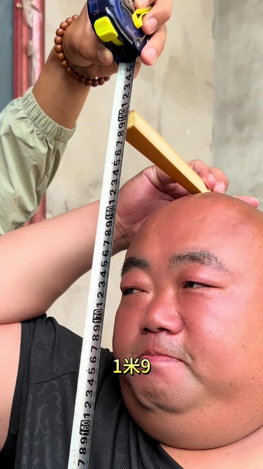 幫忙看看這位兄弟190的身高，是不是打籃球的料
