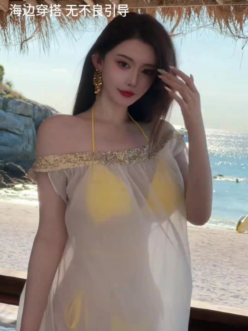 這身材太誘惑了吧！美女詹密周麟嘉海邊游玩照：想念比愛更明確