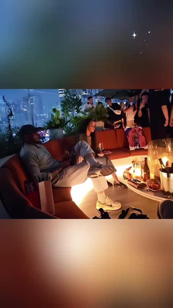 大佬气质！安东尼中国行二郎腿一翘 右手红酒 左手雪茄~