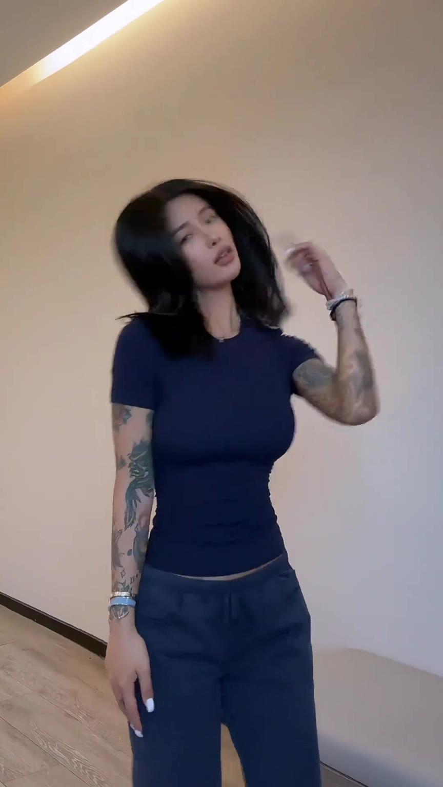 李添榮女友再秀熱舞：還是不會搖