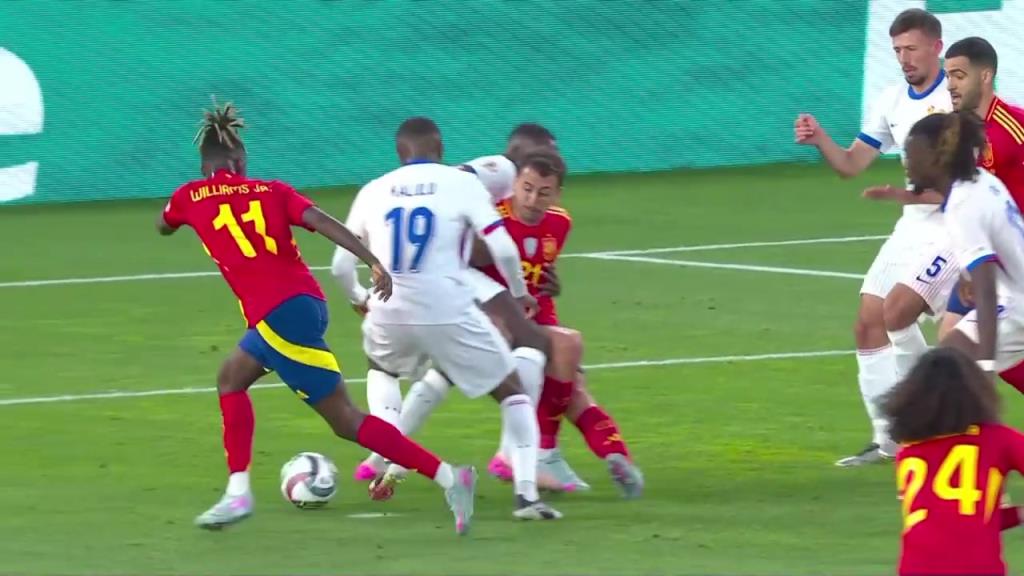 西班牙1-0领先法国！奥亚萨瓦尔助攻，尼科-威廉姆斯劲射破门！