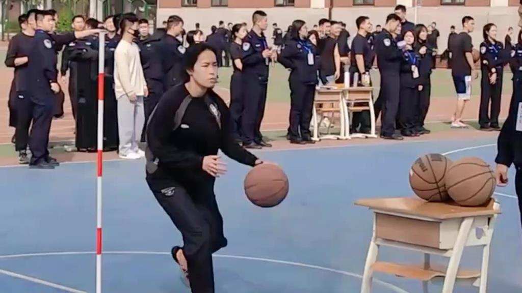 公大投籃技巧比賽，女碩士輕松拿下第一，這水平趕上女籃了吧