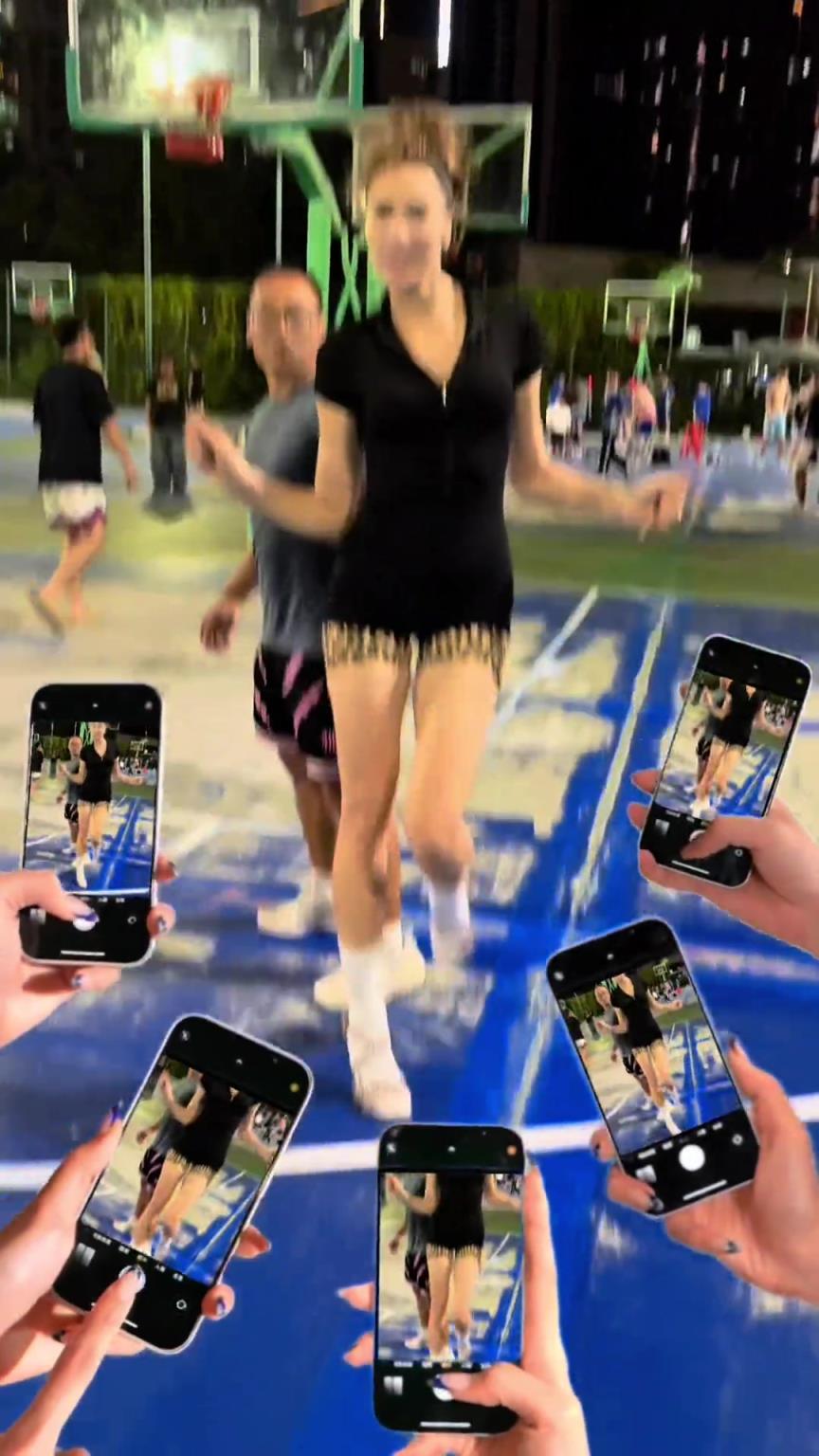 俄罗斯美女球员穿着裙子高跟凉鞋配白袜球场打球：篮球是时尚~