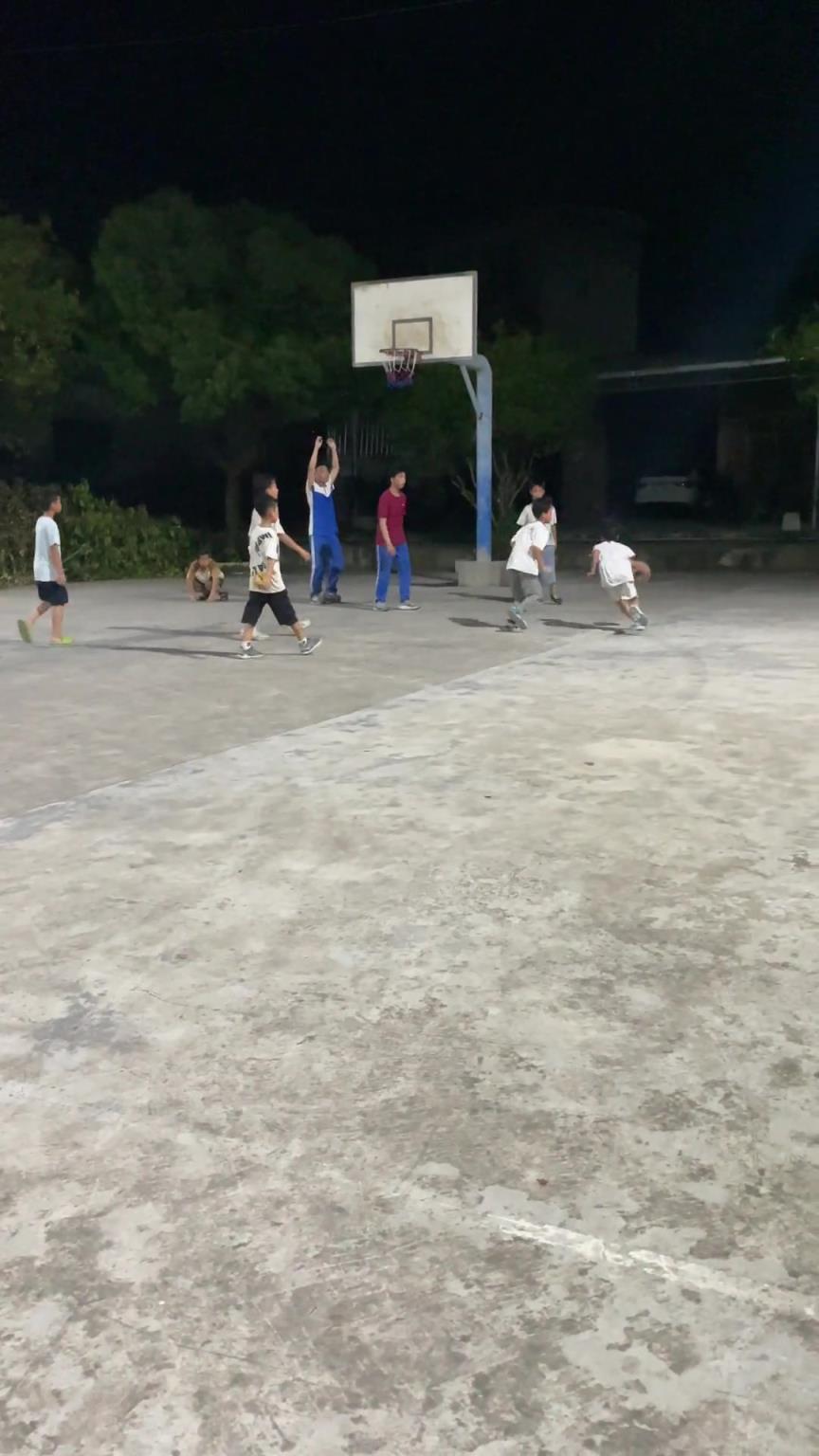 小朋友的這個(gè)背運(yùn)如何？