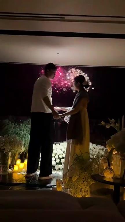 甜蜜??！丁彥雨航社媒曬視頻與女友秀恩愛：一周年快樂！