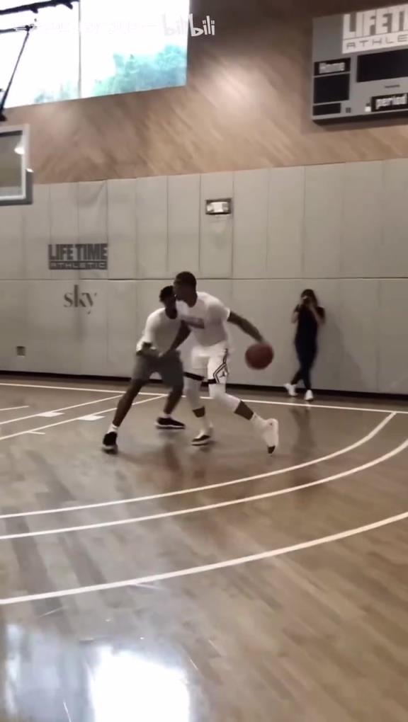 NBA球星的顶级脚步操作！谁的连招最丝滑？