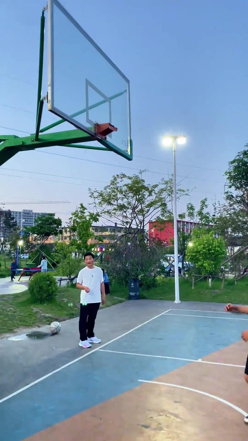 清华北大吧友何在？来看看这球到底进没进