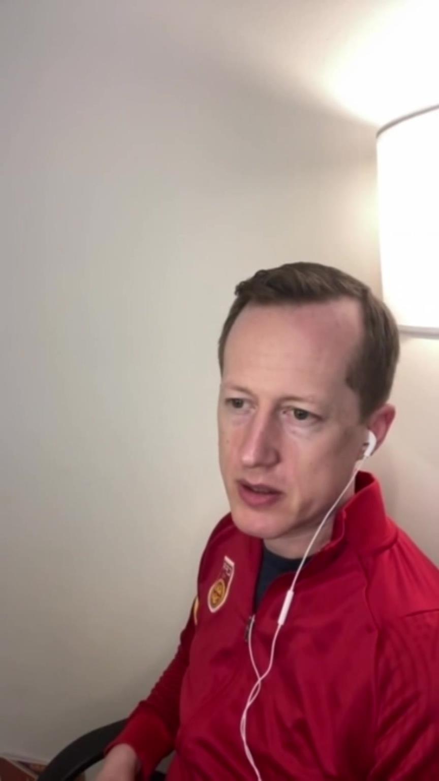 老外都看不下去了！英国足球哥：国足要好起来，伊万必须下课！