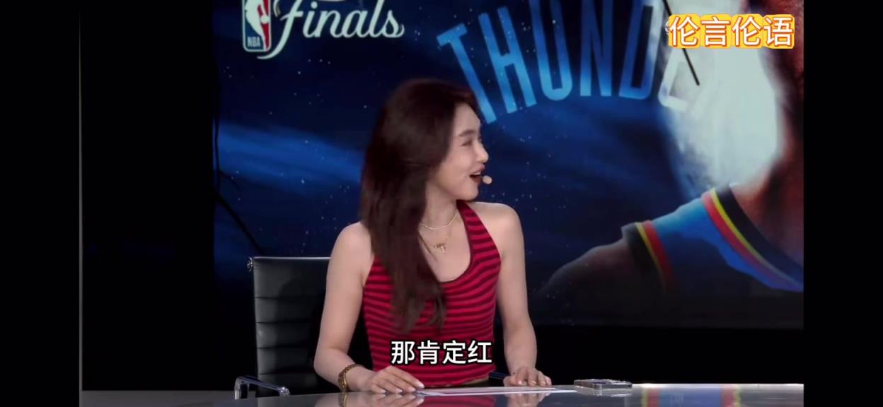 美娜调侃郭艾伦：还是伦哥红！艾伦：哪有你红 你看你穿的一身红