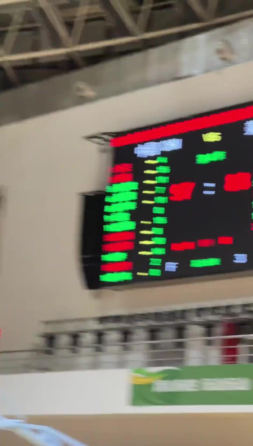 他们都等着看你们笑话，可偏偏你们最争气！