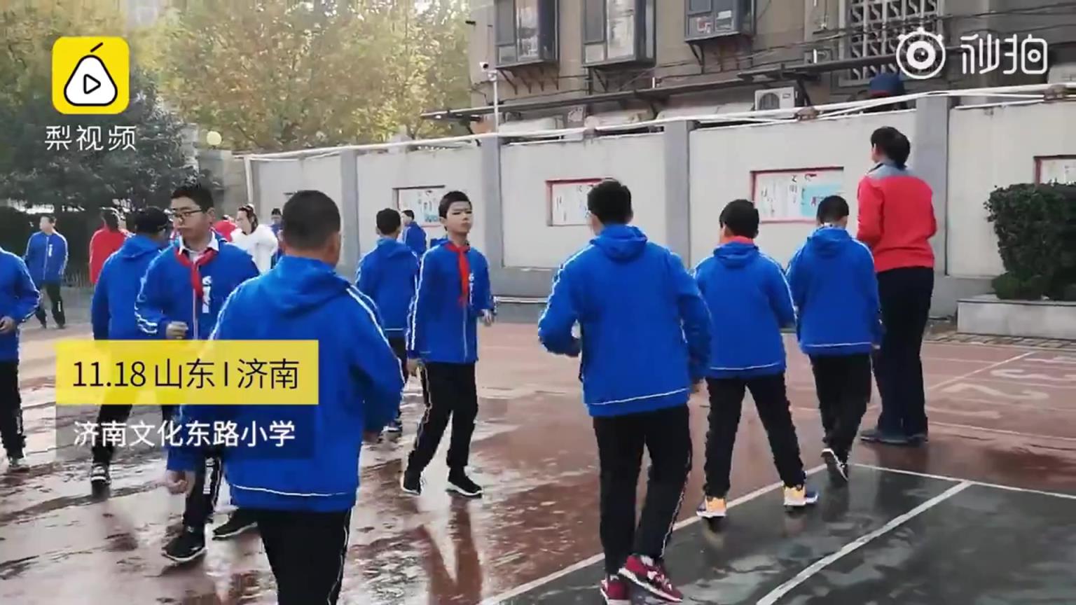 鶴立雞群！11歲就2米1，來(lái)看看張子宇小學(xué)時(shí)期的采訪