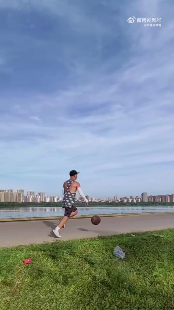 有没这两项运动都喜欢的？篮球+跑步=快乐加倍！