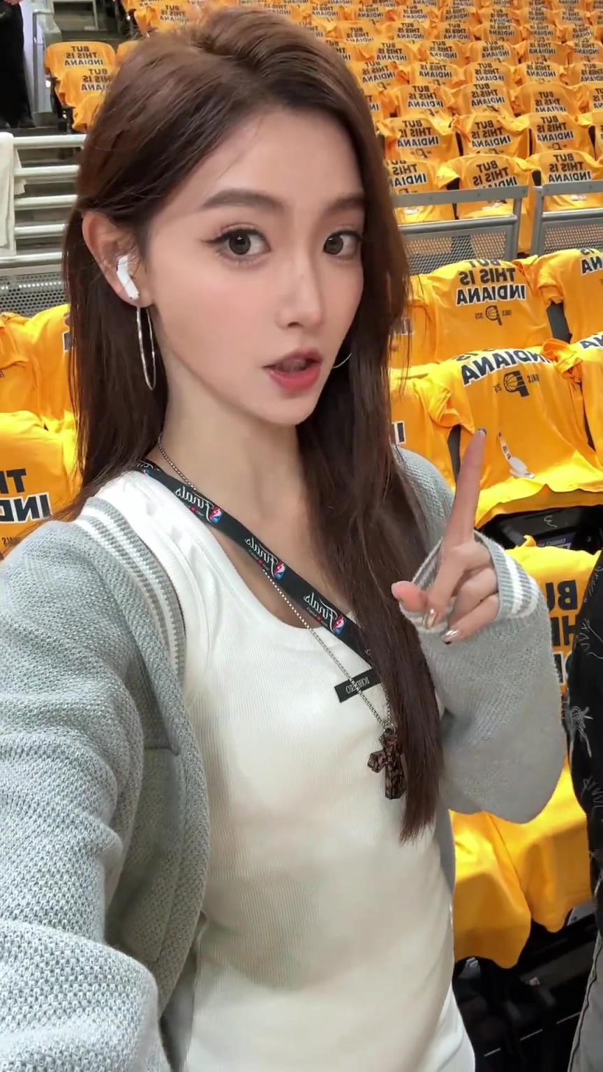 比赛没你好看~