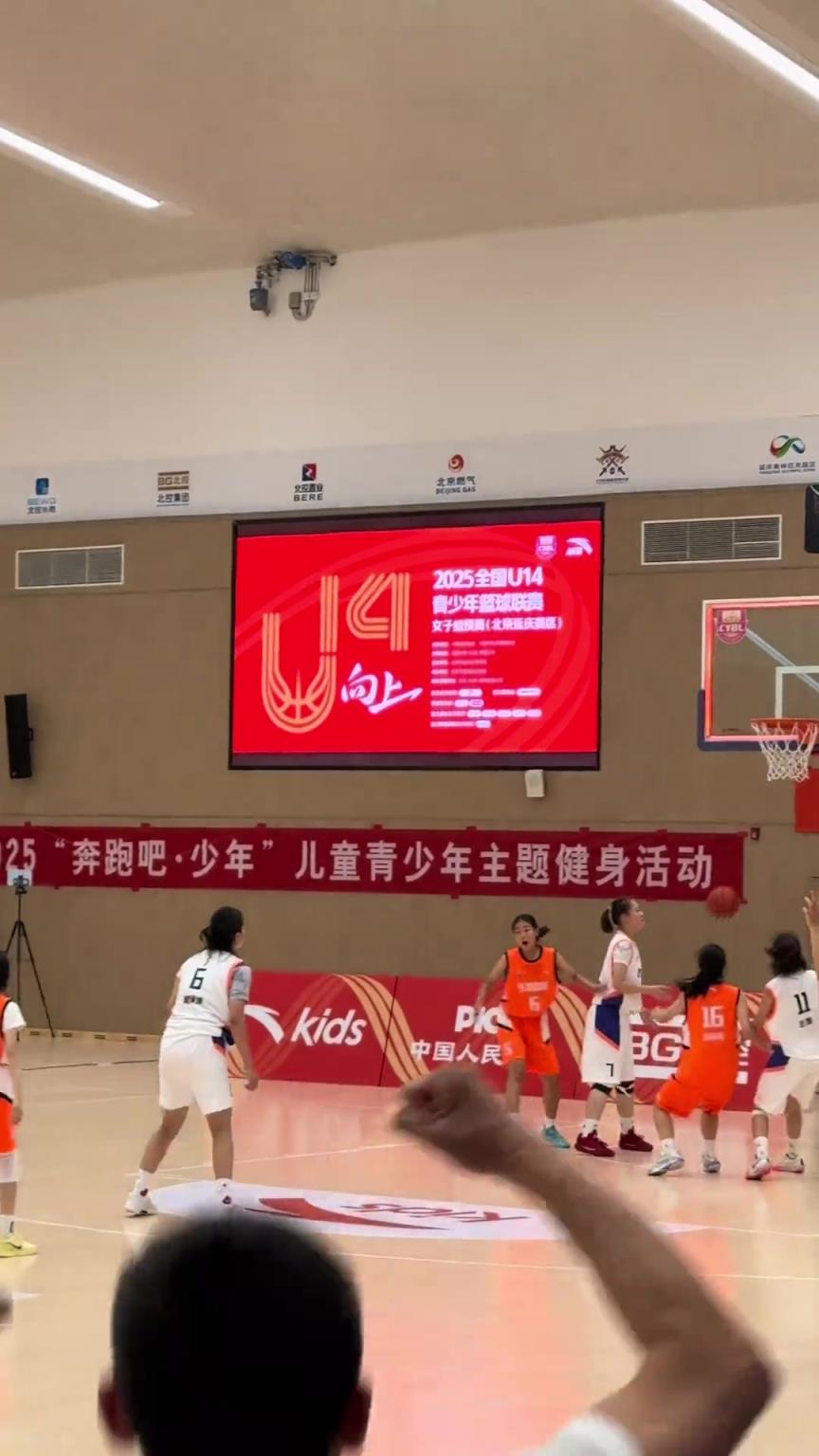 最后1.5秒絕殺！投進(jìn)絕殺后這姑娘冷靜的讓人可怕...